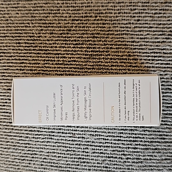 Beauty Society Oil Absorbing Roller new in box - Picture 3 of 4